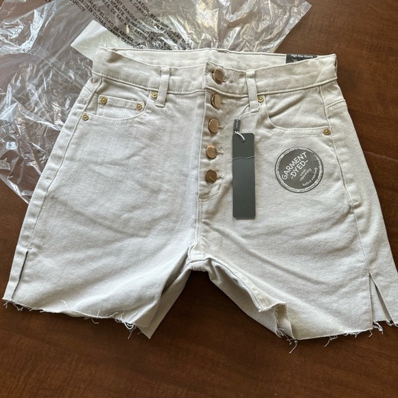 Tractr Pants - Tractr Moonstruck Cream Gray High Rise Button Fly Thigh Slit Denim Shorts 00/24